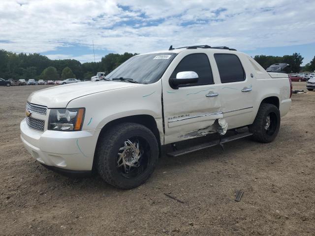  Salvage Chevrolet Avalanche