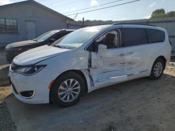  Salvage Chrysler Pacifica