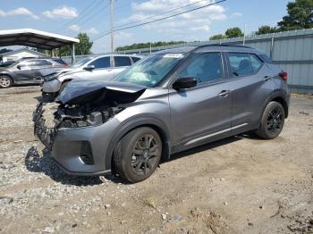  Salvage Nissan Kicks