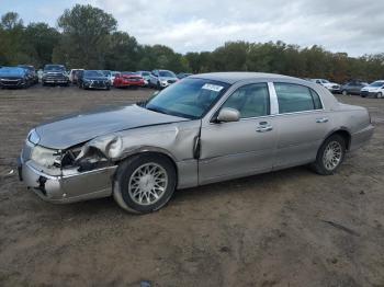  Salvage Lincoln Towncar