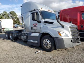  Salvage Freightliner Cascadia 1