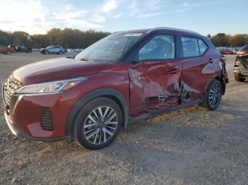  Salvage Nissan Kicks