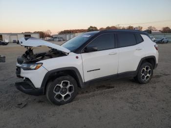  Salvage Jeep Compass