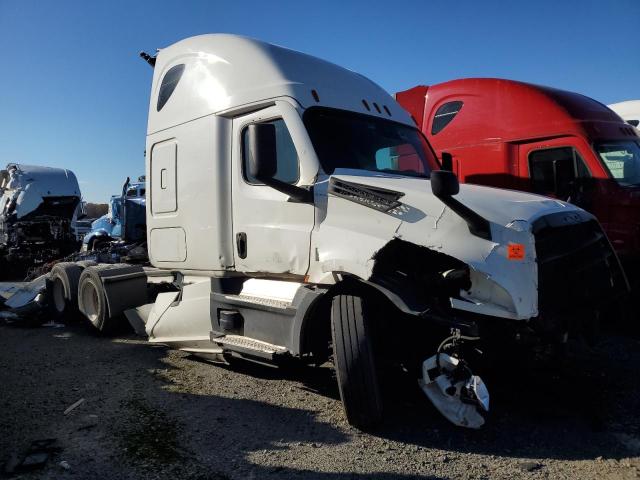  Salvage Freightliner Cascadia 1