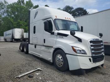  Salvage Freightliner Cascadia 1