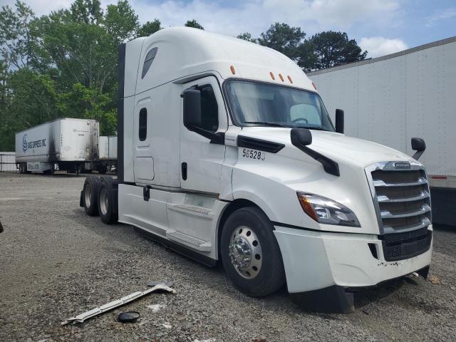  Salvage Freightliner Cascadia 1