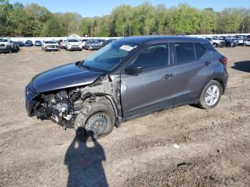  Salvage Nissan Kicks
