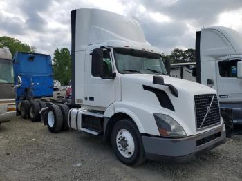  Salvage Volvo Vn