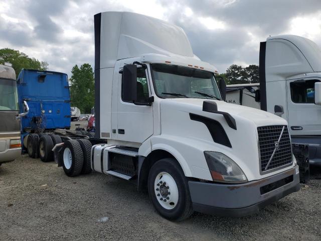  Salvage Volvo Vn