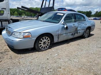  Salvage Lincoln Towncar