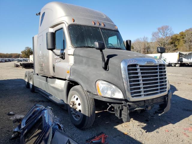  Salvage Freightliner Cascadia 1