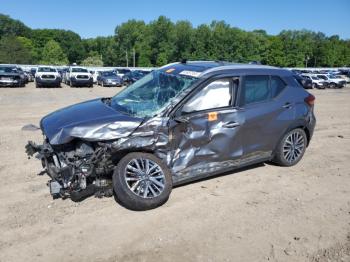  Salvage Nissan Kicks