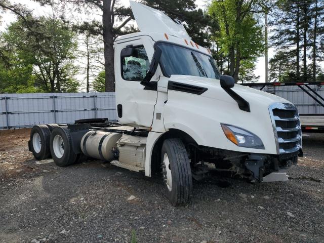  Salvage Freightliner Cascadia 1