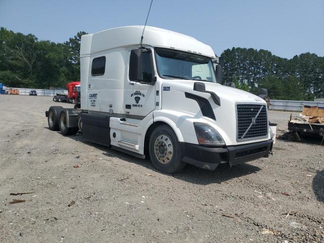  Salvage Volvo Vnl