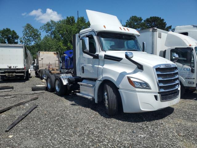  Salvage Freightliner Cascadia 1