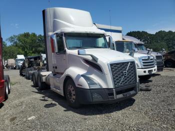  Salvage Volvo Vn
