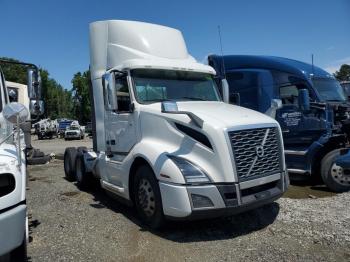  Salvage Volvo Vn
