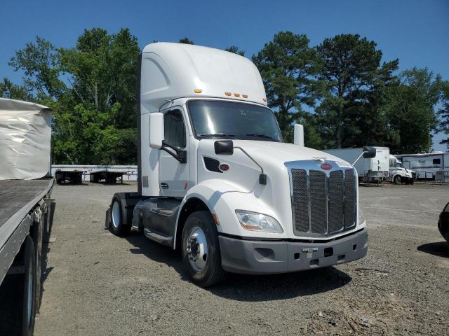  Salvage Peterbilt 579