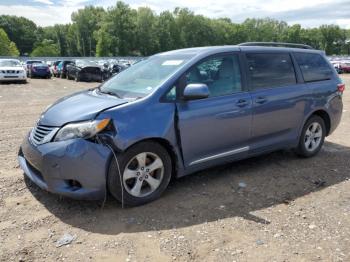  Salvage Toyota Sienna