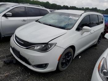  Salvage Chrysler Pacifica