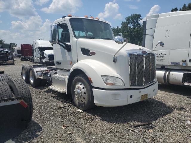  Salvage Peterbilt 579