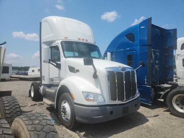  Salvage Peterbilt 579