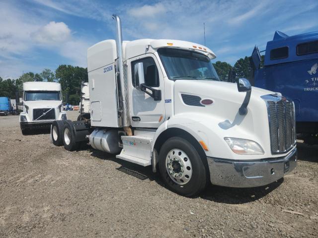  Salvage Peterbilt 579