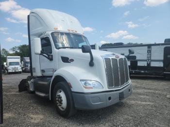 Salvage Peterbilt 579