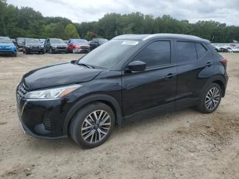  Salvage Nissan Kicks