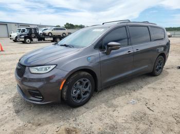  Salvage Chrysler Pacifica
