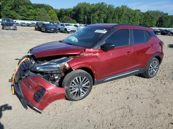  Salvage Nissan Kicks