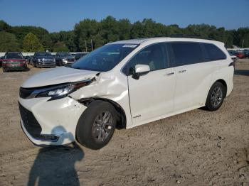  Salvage Toyota Sienna
