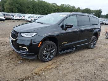  Salvage Chrysler Pacifica