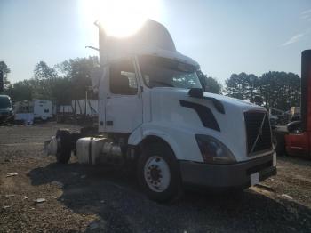  Salvage Volvo Vn