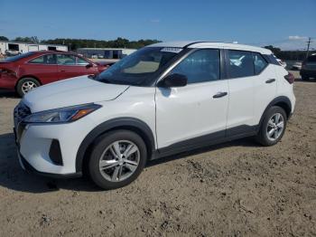  Salvage Nissan Kicks
