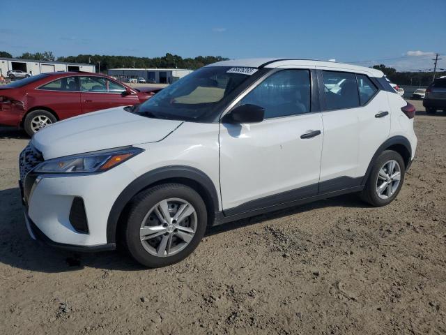  Salvage Nissan Kicks