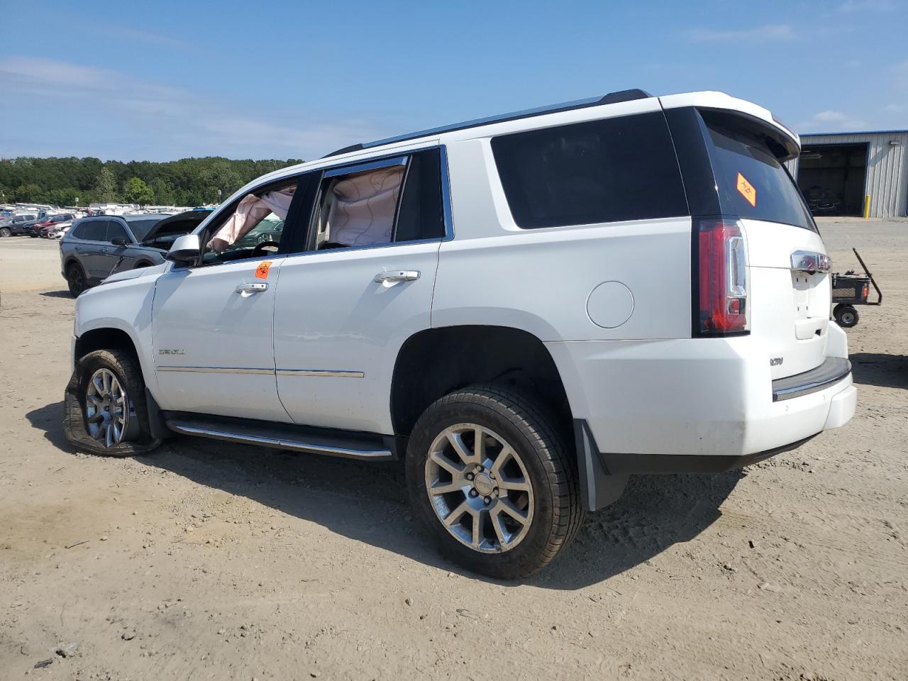 GMC Yukon Denali Image 8