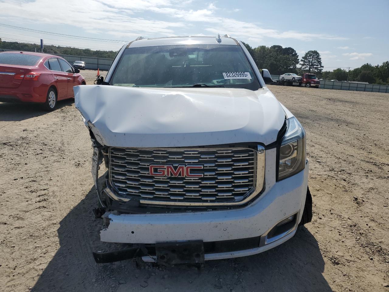 GMC Yukon Denali Image 6