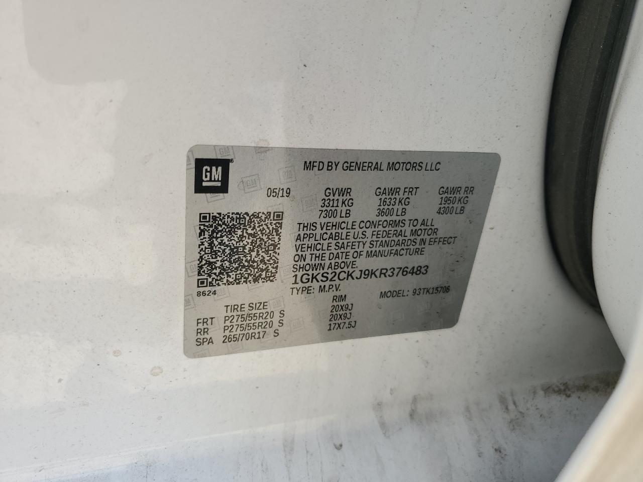 GMC Yukon Denali Image 11