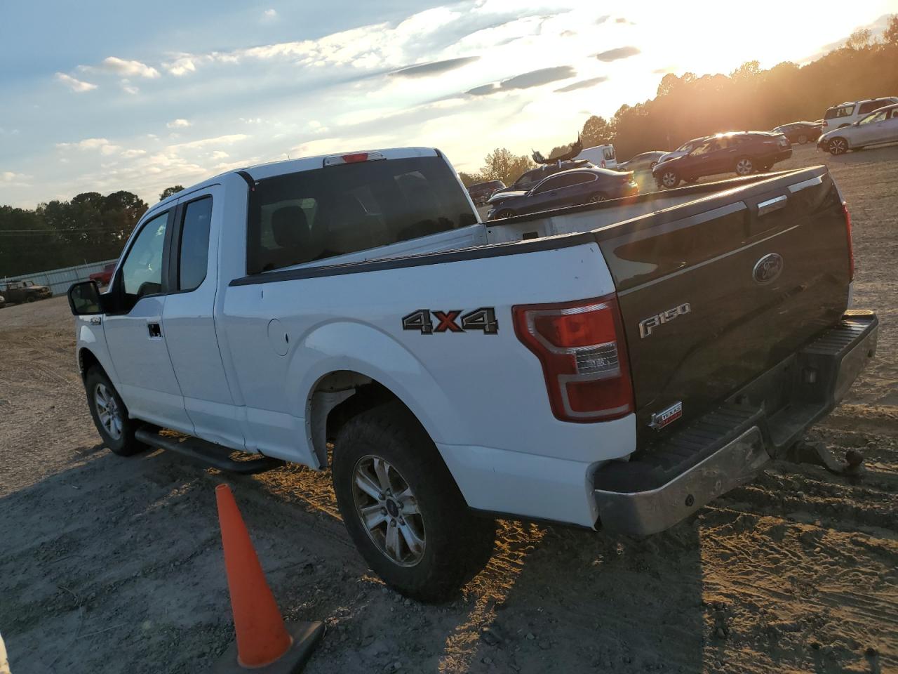 Ford F-150 Super Cab Image 2