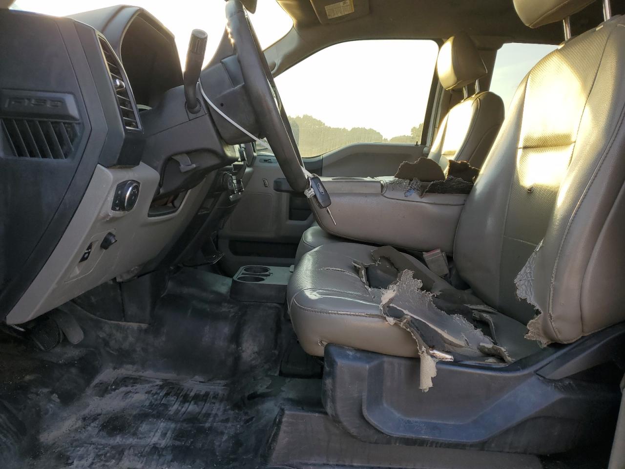 Ford F-150 Super Cab Image 6