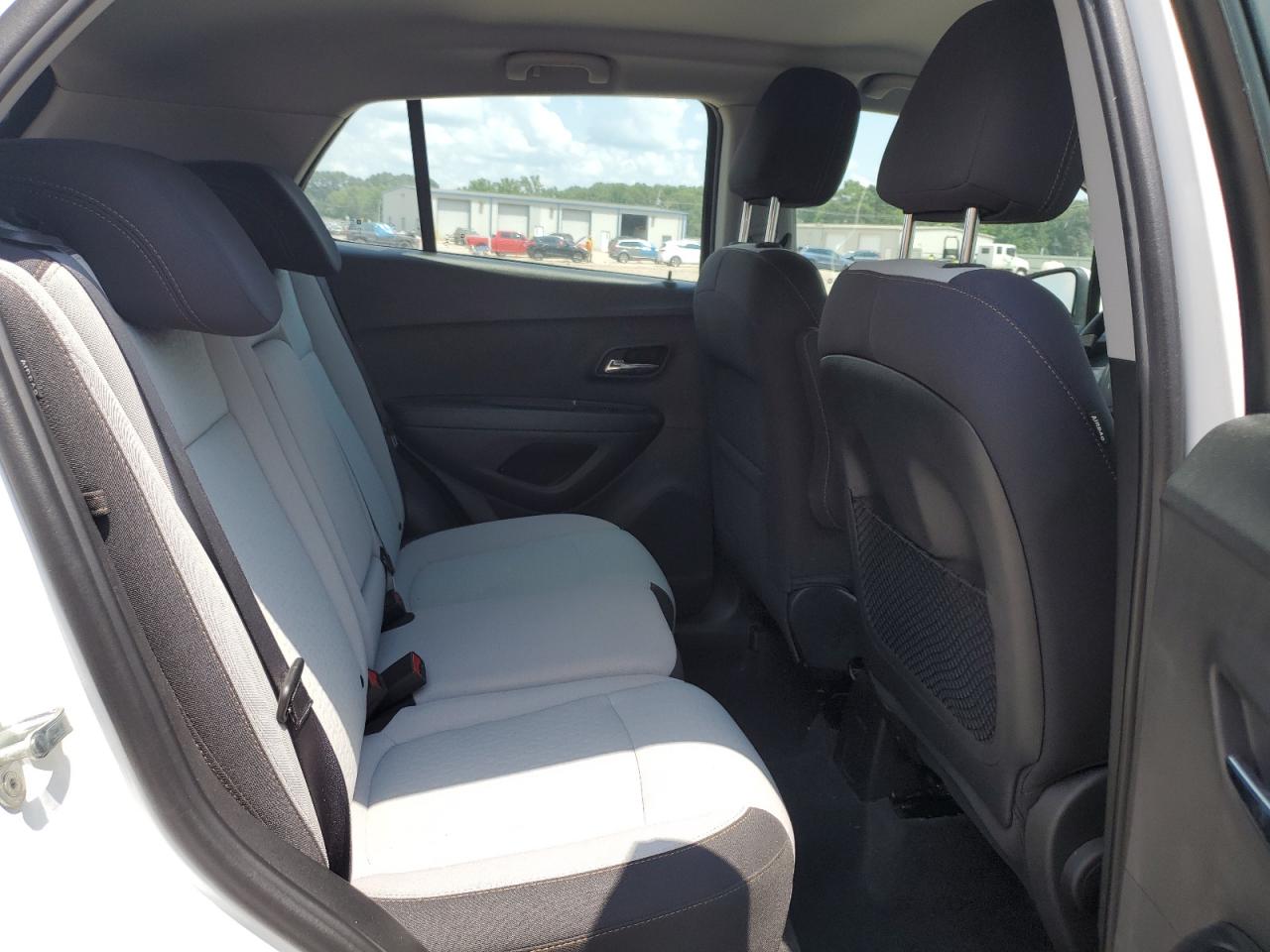 Chevrolet Trax Ls Image 12