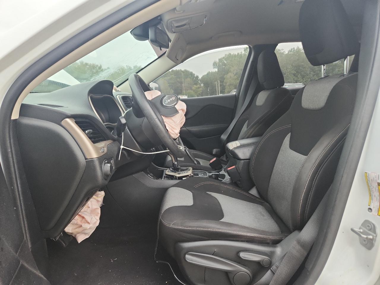 Jeep Grand Cherokee Sport Image 10