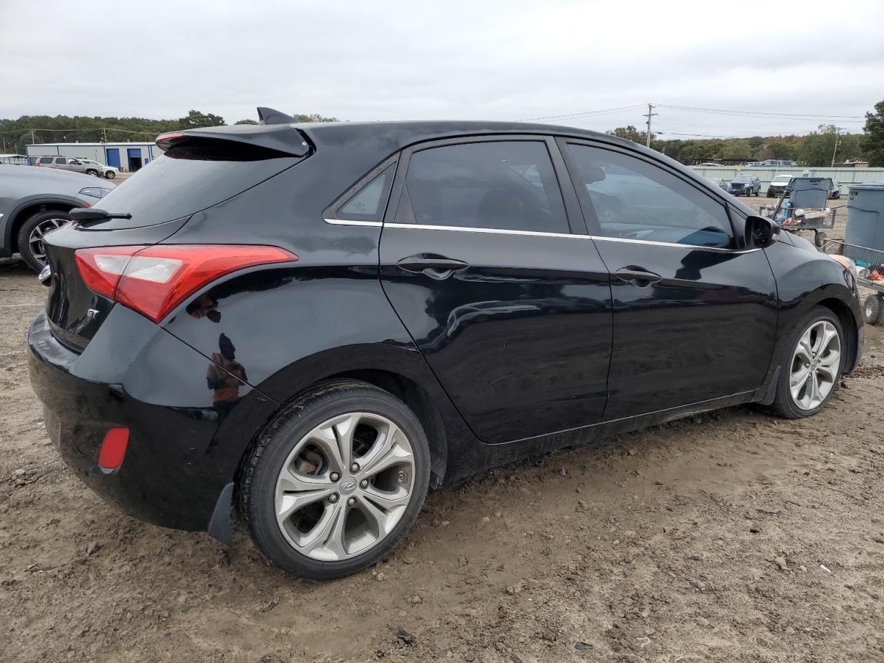 Hyundai ELANTRA Image 3