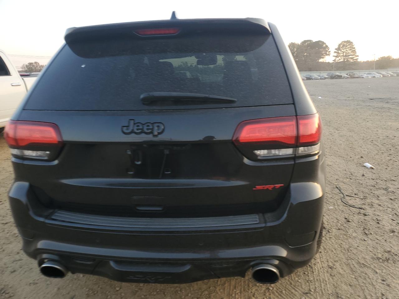 Jeep Grand Cherokee Srt-8 Image 4