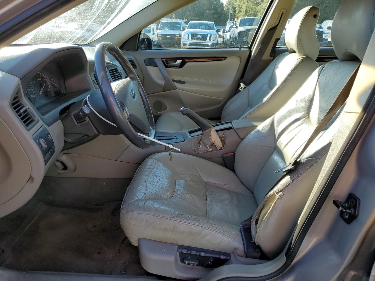 Volvo S60 2.4t Image 2