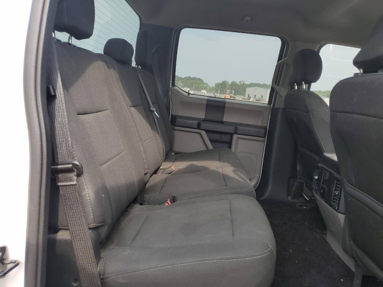 Ford F-150 Supercrew Image 8