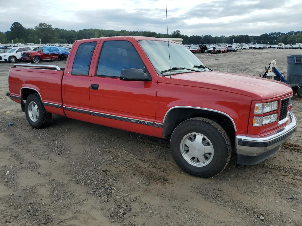 GMC Sierra C1500 Image 8