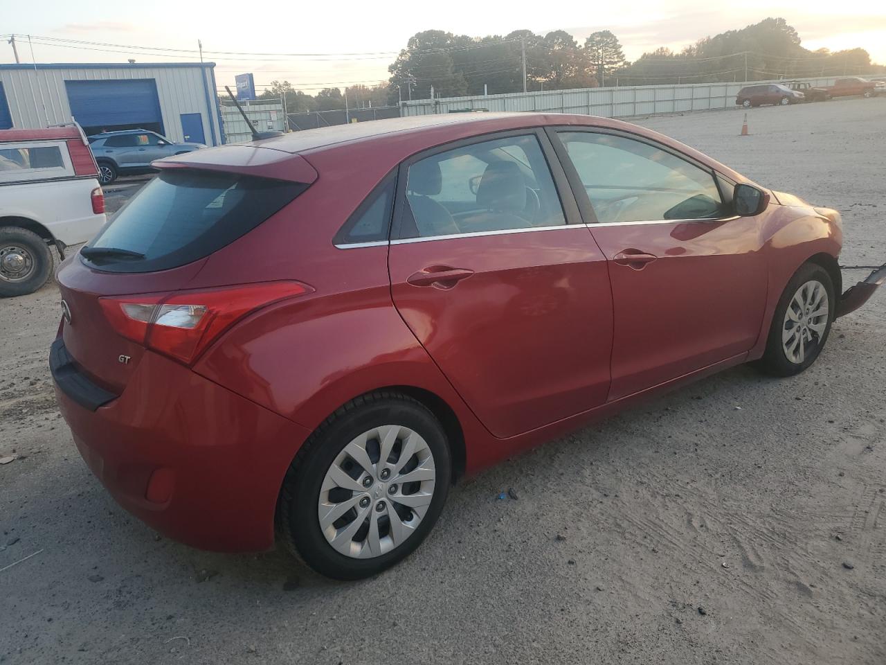 Hyundai ELANTRA Image 2