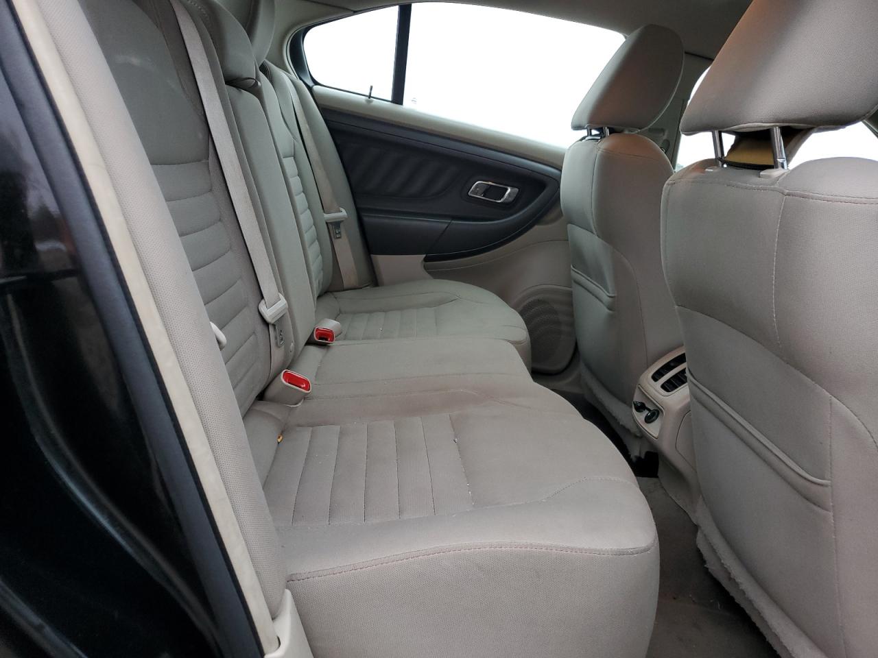 Ford Taurus Se Image 2